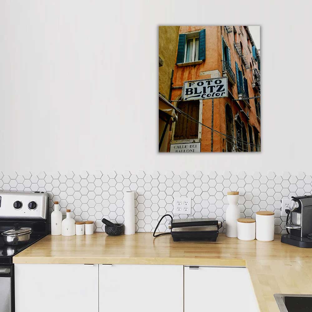 Street Romance in Italy