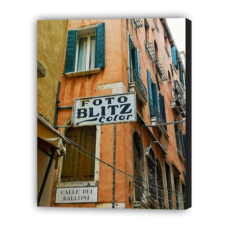 Street Romance in Italy